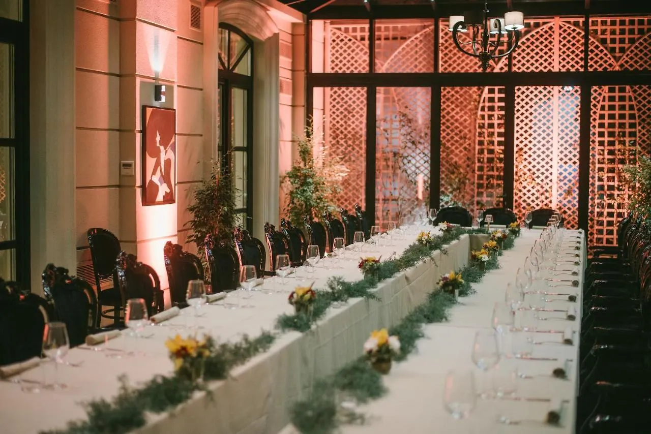 Arté Boutique Hotel Tirana 5*,
